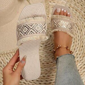 Women's fringe trim flat sandals